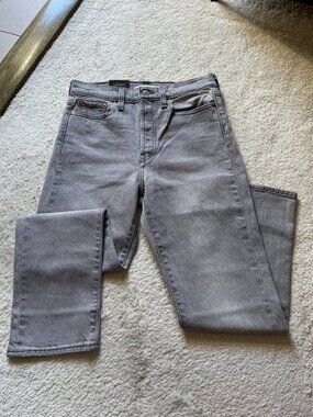 NWT Levi's Premium Wedgie Straight Women Jeans High Rise Size 28/26